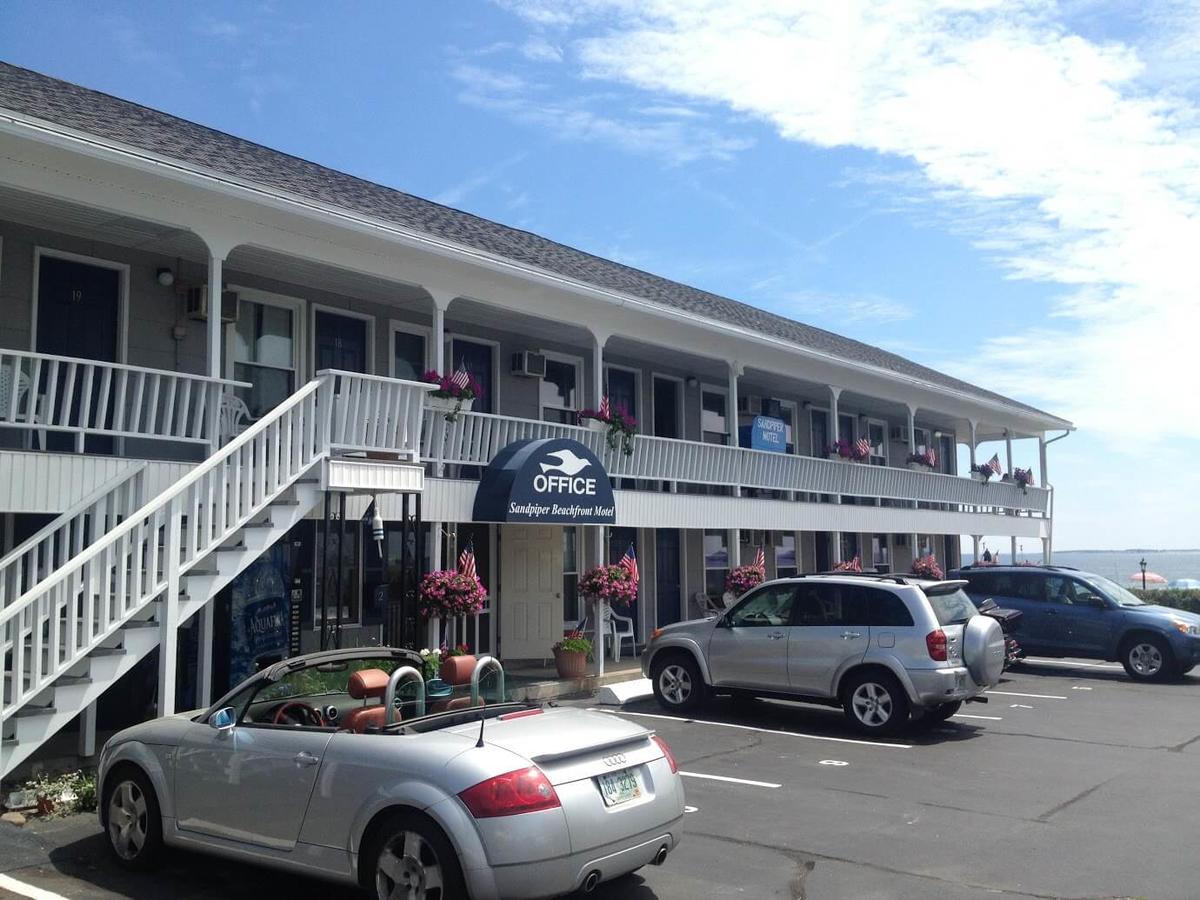 Sandpiper Beachfront Motel Олд-Орчард-Бич Экстерьер фото