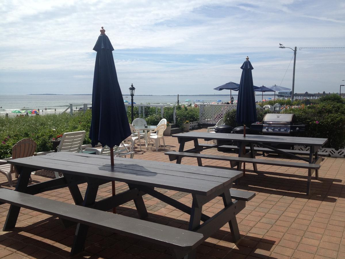 Sandpiper Beachfront Motel Олд-Орчард-Бич Экстерьер фото